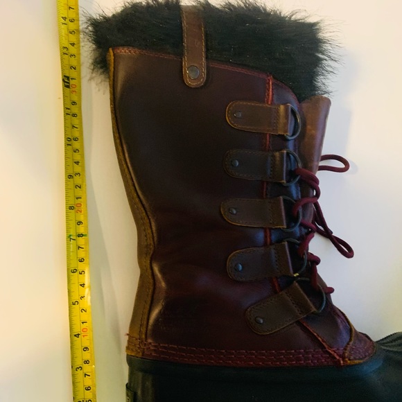 Sorel- Joan of Artic thick dark red wool lined winter boots - Picture 13 of 15